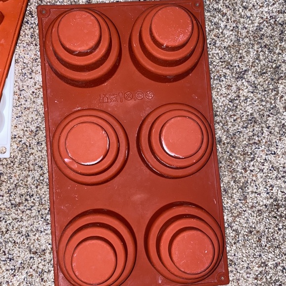 Lot of 9 Silicone Baking Molds Cake Cupcake EUC - Picture 6 of 6